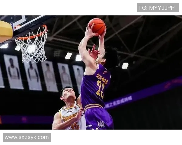 北控男篮与新疆队激战正酣比分悬念引人关注